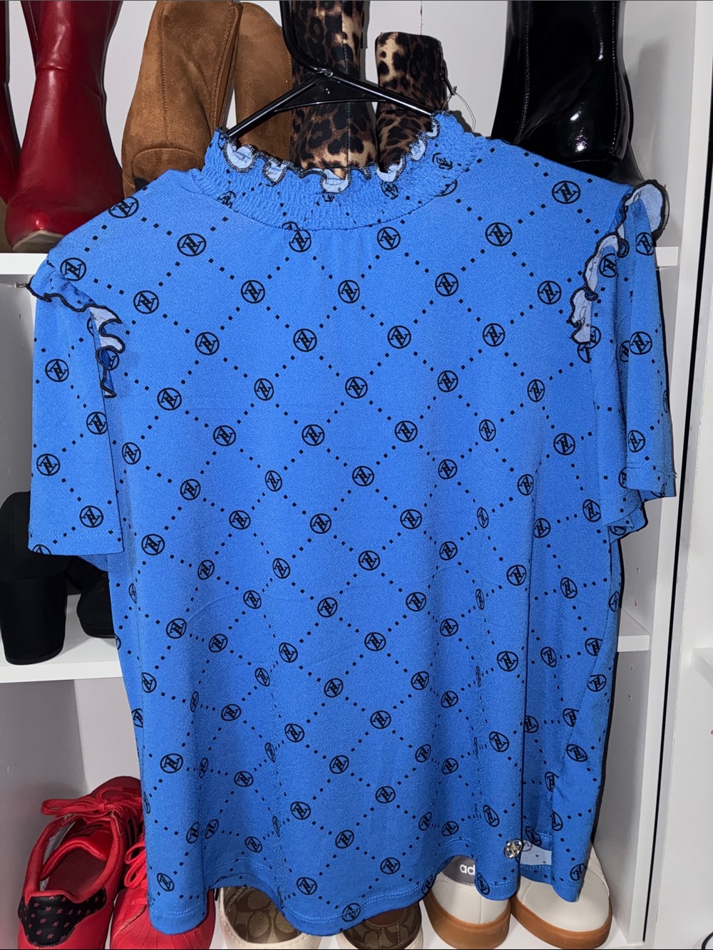 Adrienne Vittadini Blue Short Sleeve Mock-Neck Top with Black Print